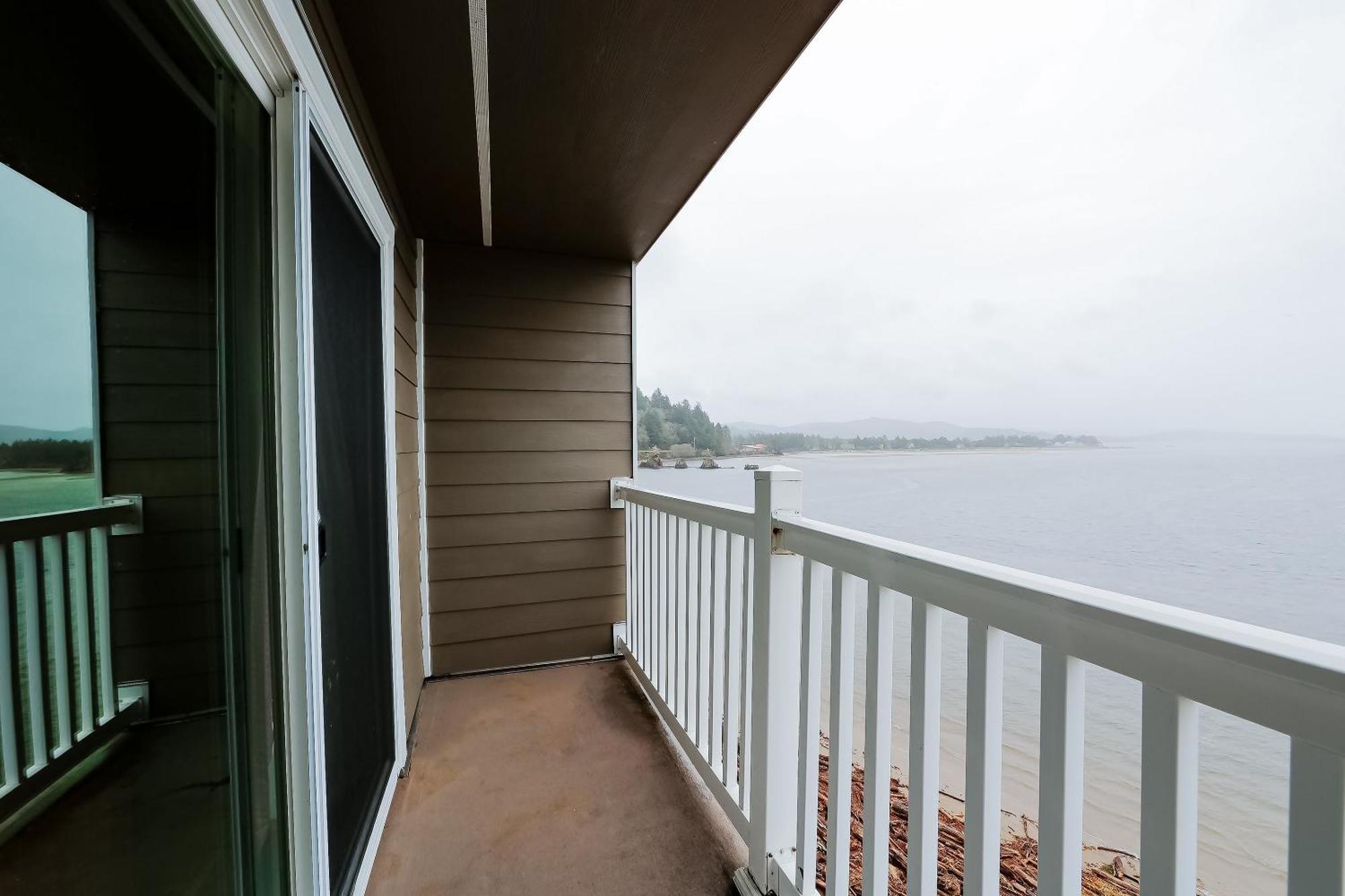 Siletz Bay Beachfront Hotel By Oyo Lincoln City Exterior photo