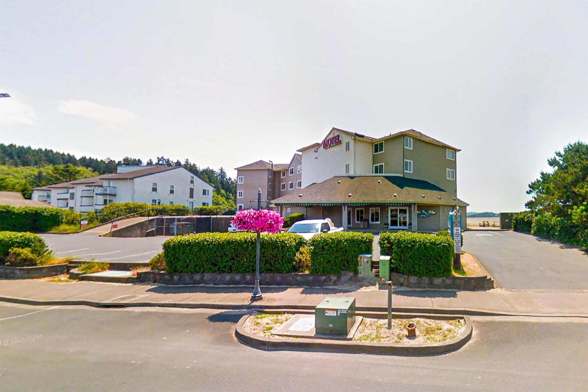 Siletz Bay Beachfront Hotel By Oyo Lincoln City Exterior photo