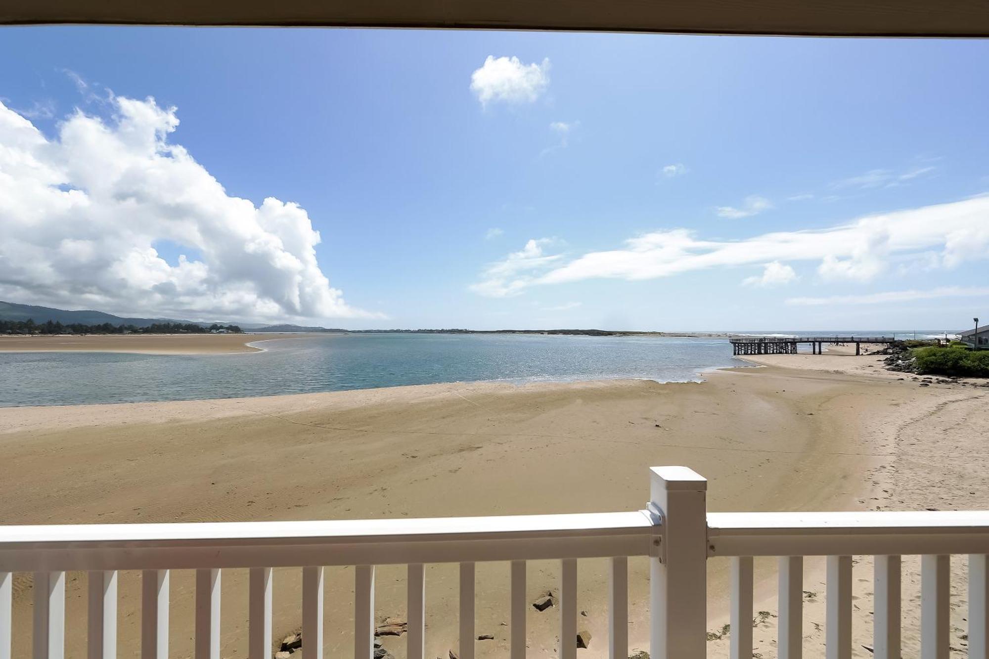 Siletz Bay Beachfront Hotel By Oyo Lincoln City Exterior photo