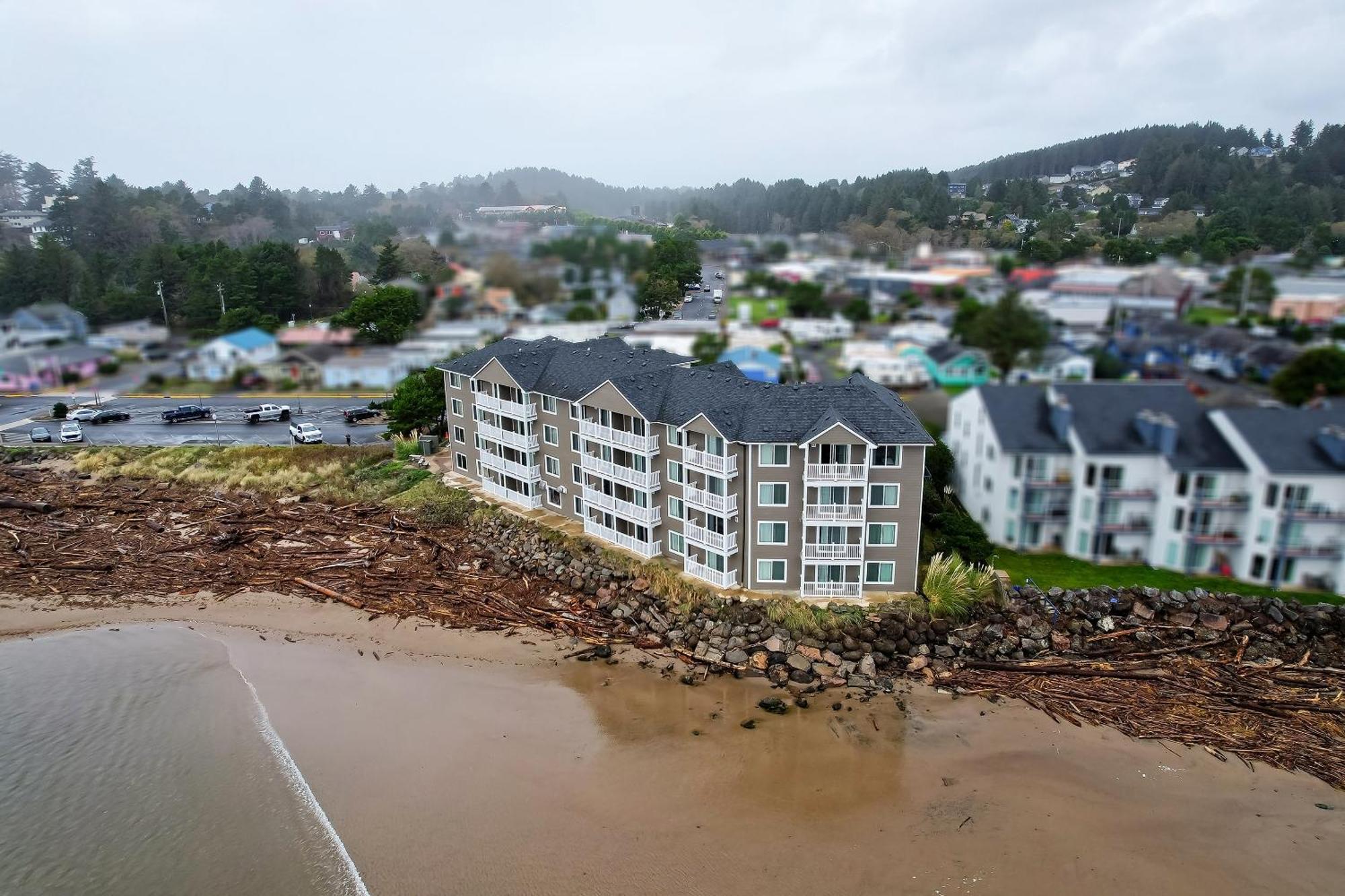 Siletz Bay Beachfront Hotel By Oyo Lincoln City Exterior photo