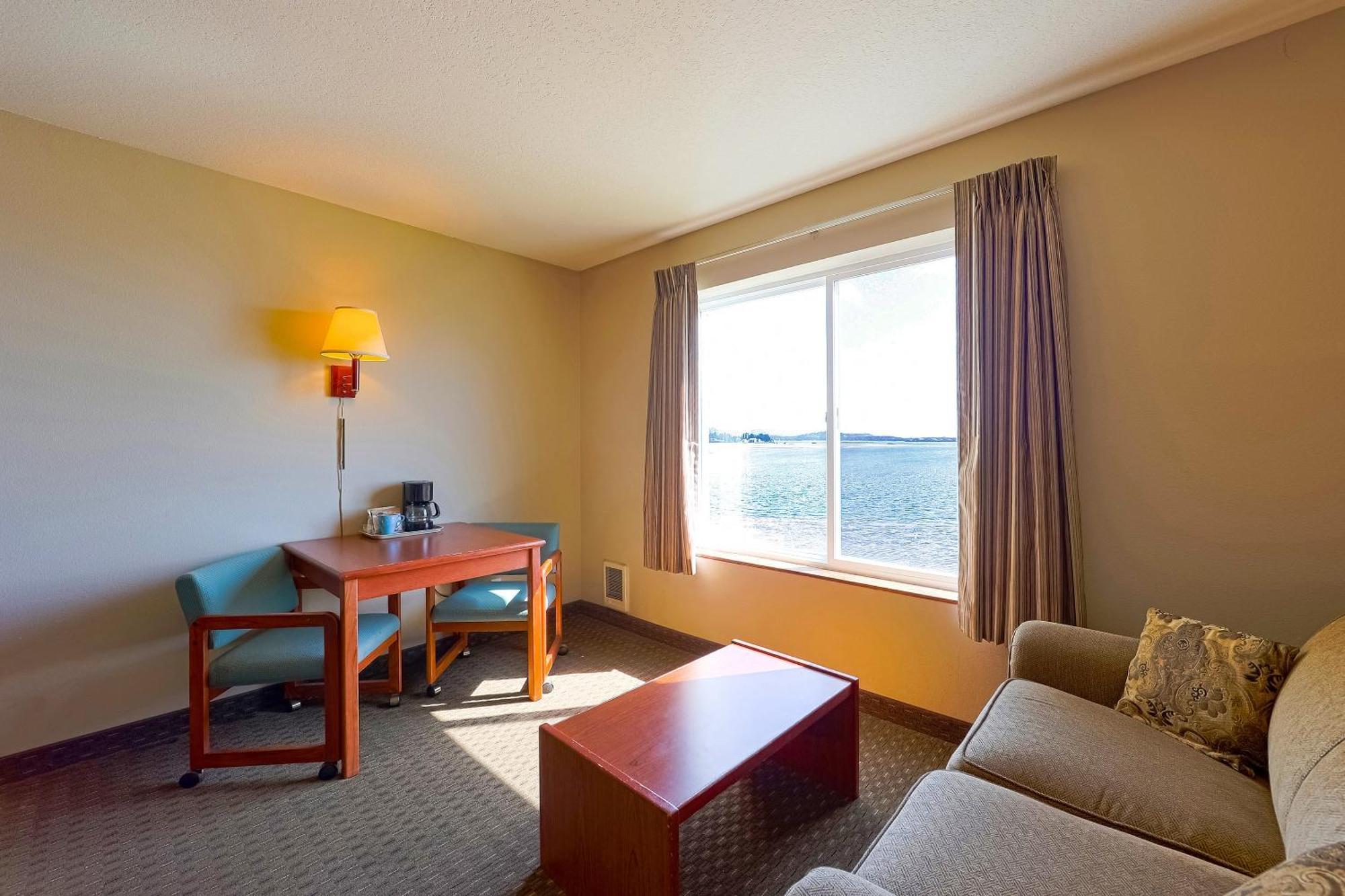 Siletz Bay Beachfront Hotel By Oyo Lincoln City Exterior photo