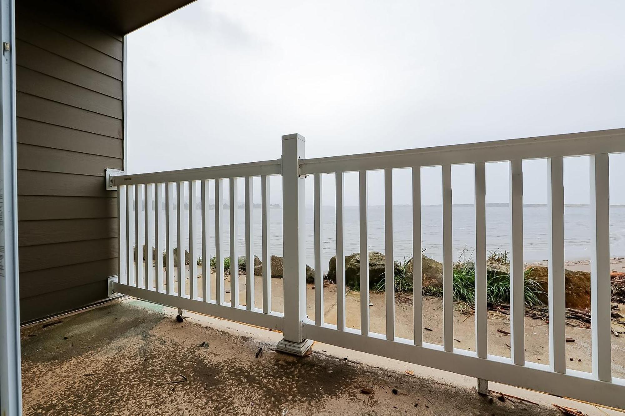 Siletz Bay Beachfront Hotel By Oyo Lincoln City Exterior photo