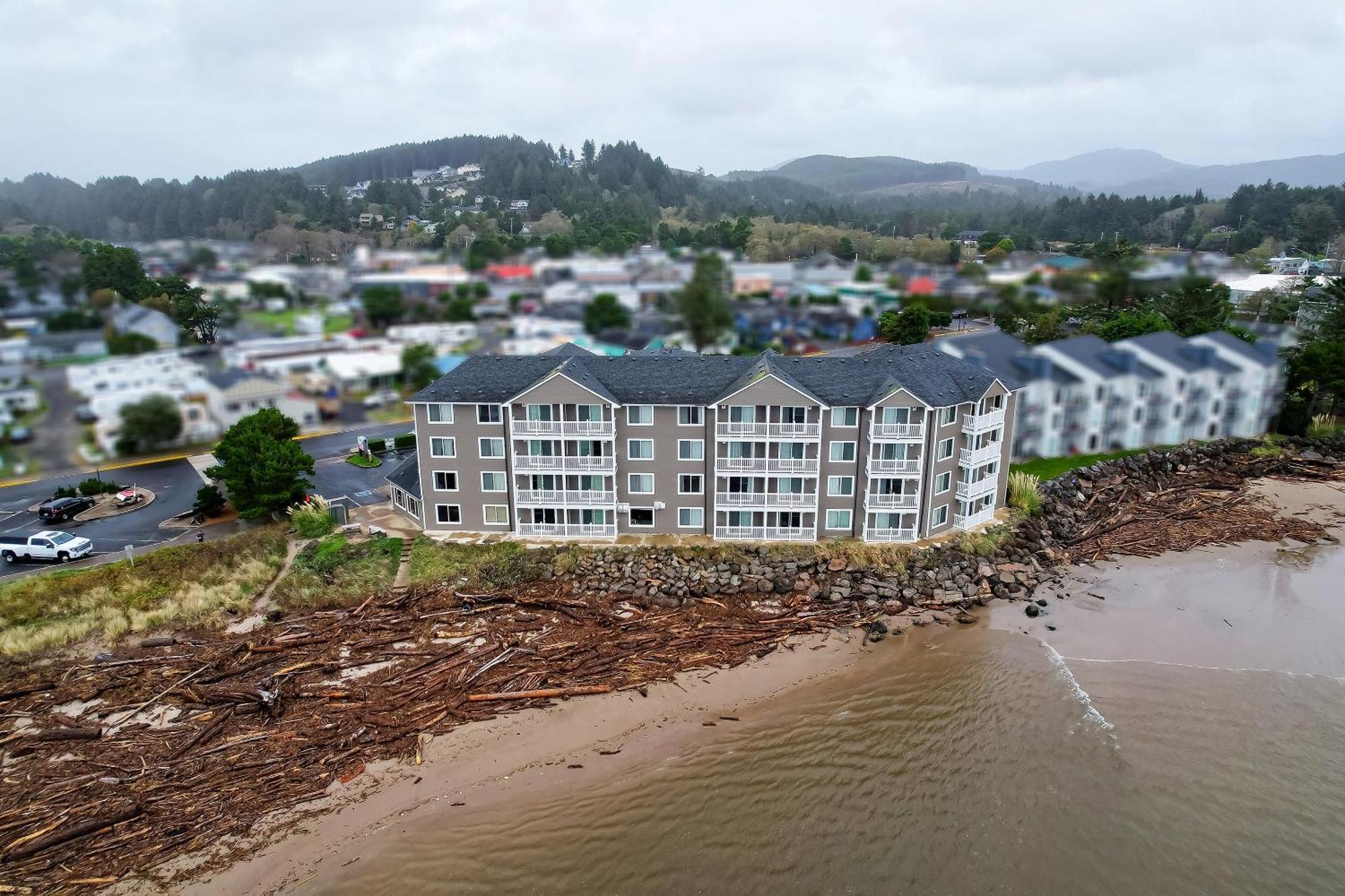 Siletz Bay Beachfront Hotel By Oyo Lincoln City Exterior photo