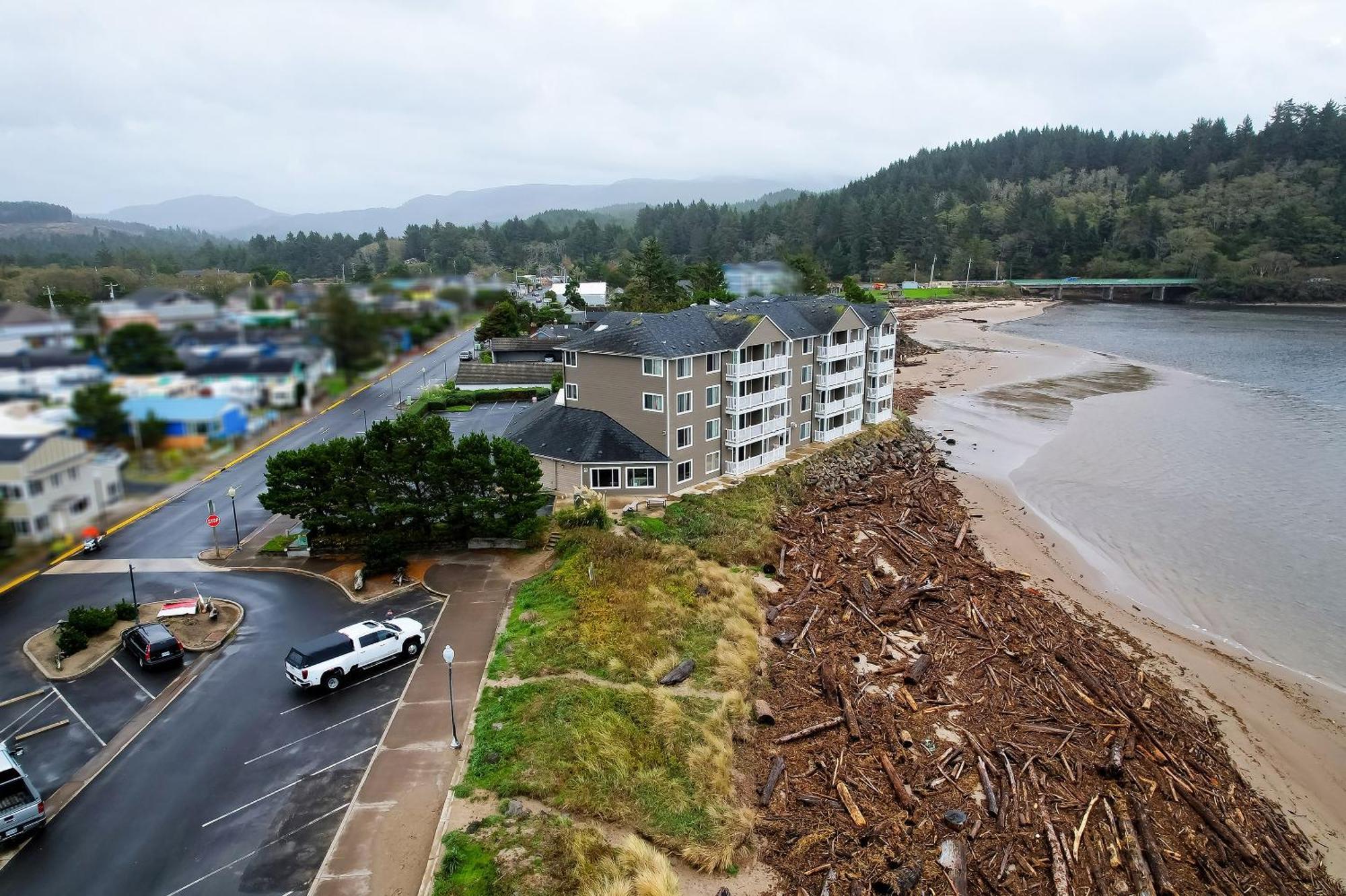 Siletz Bay Beachfront Hotel By Oyo Lincoln City Exterior photo