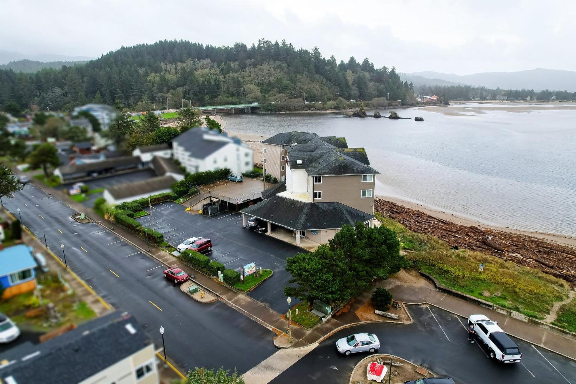 Siletz Bay Beachfront Hotel By Oyo Lincoln City Exterior photo